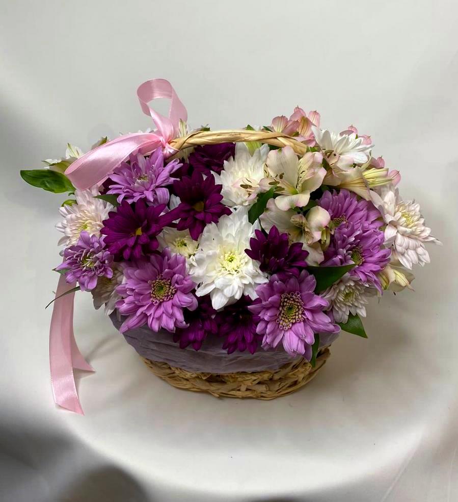 Цветочная композиция из Хризантемы и Альстромерии в корзине в Дарьино