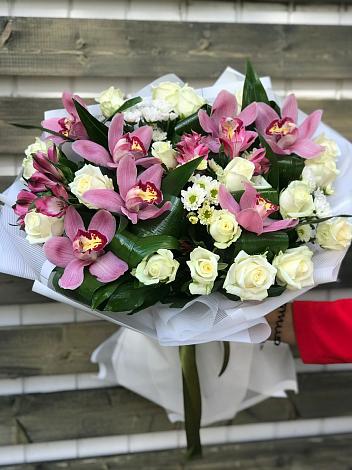 Букет цветов из: Розы и Хризантемы в Дарьино