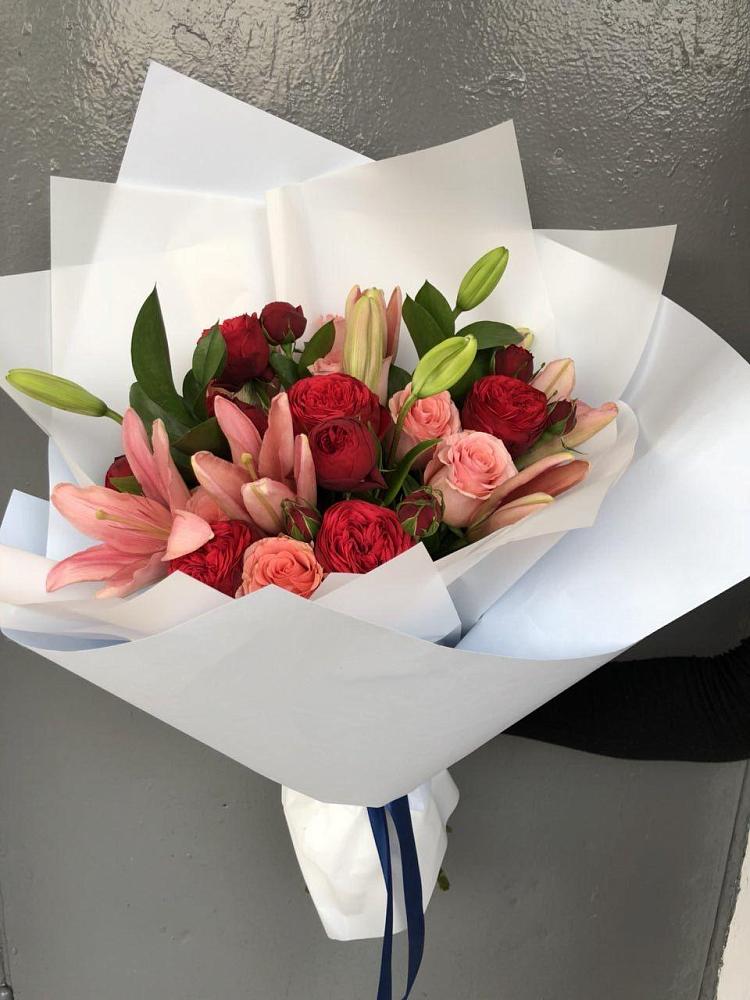 Букет цветов из: Лилии и Розы в Дарьино