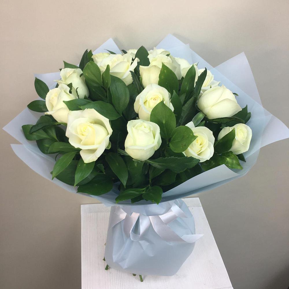 Букет 15 Белых роз Проуд в Дарьино