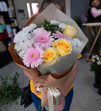 Букет цветов из:  Герберы, Розы и Хризантемы в Дарьино