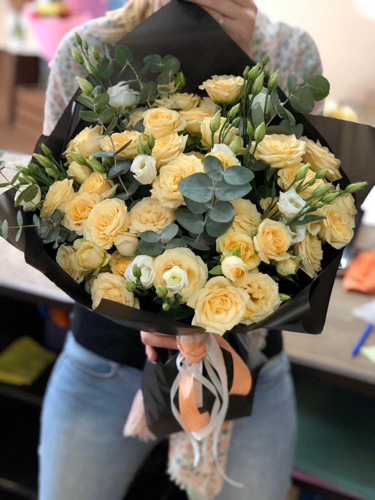 Букет цветов из: Розы и Лизиантусы в Дарьино