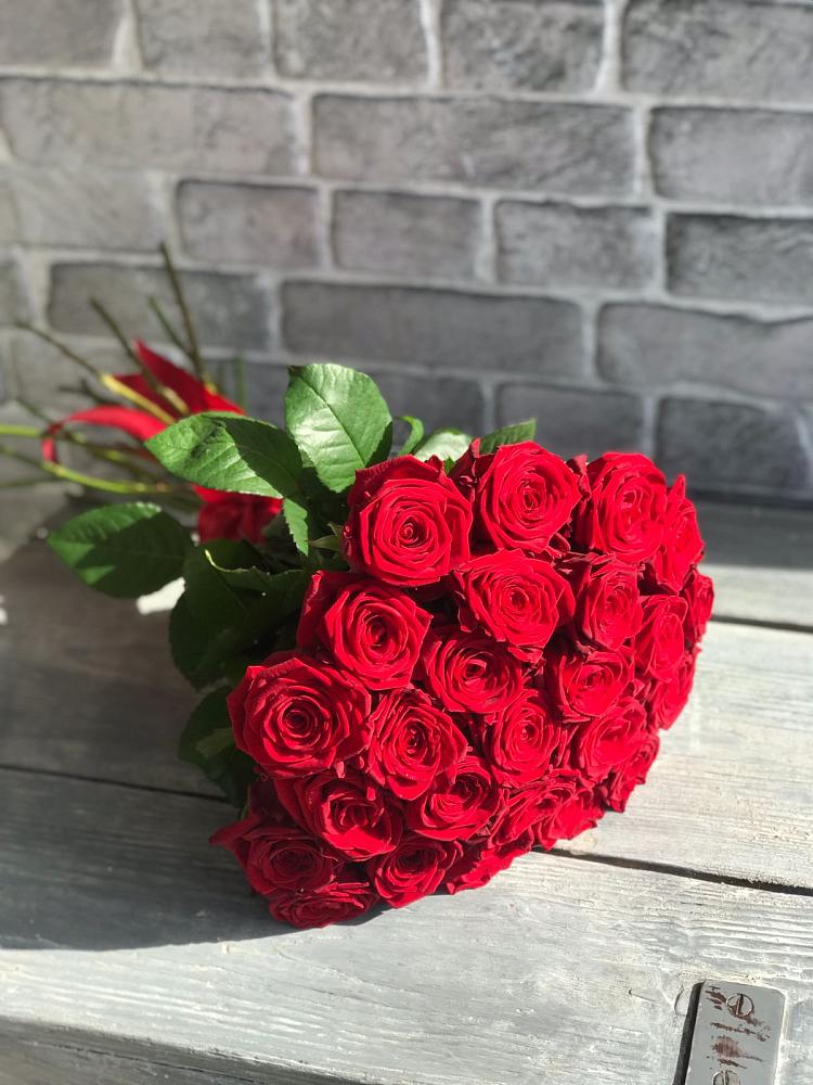 Букет Красные розы Фридом в Дарьино