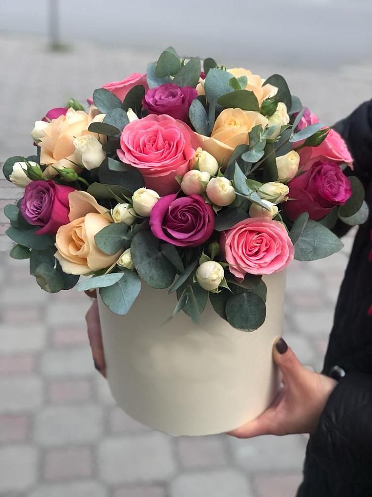 Цветочная композиция из Розы в шляпной коробке в Дарьино