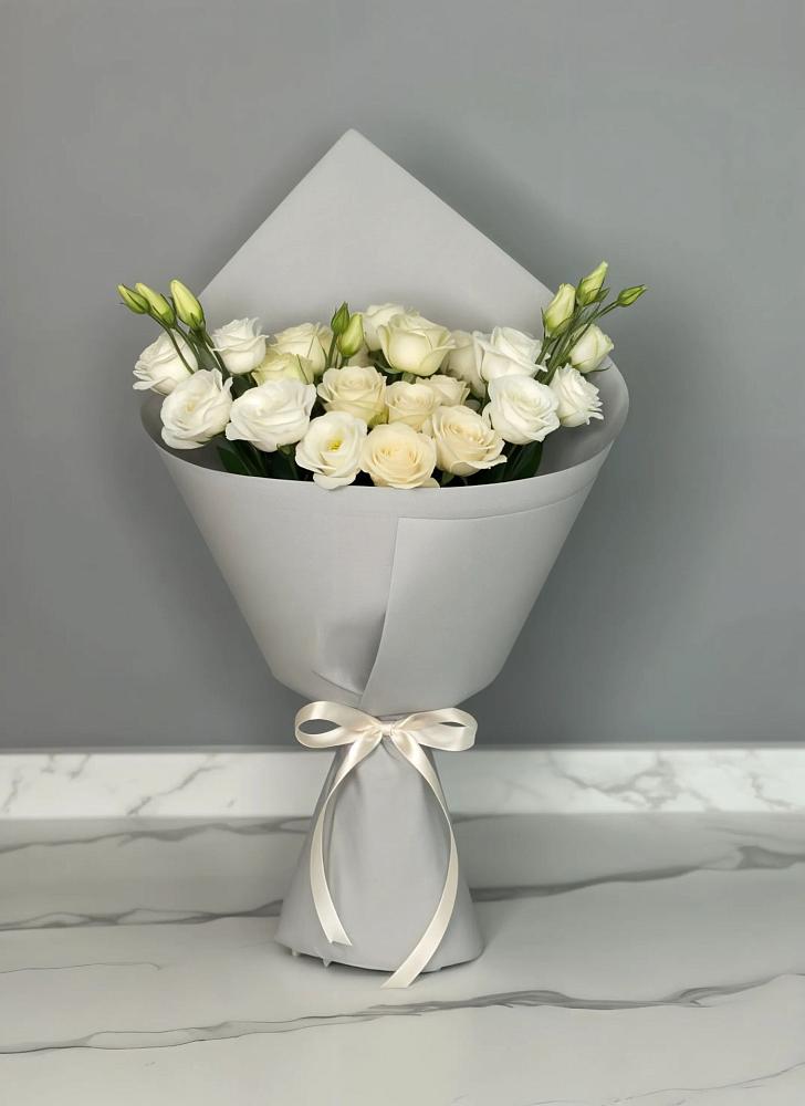 Букет цветов из: Розы и Лизиантусы в Дарьино