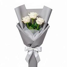 Букет 3 белые розы в Дарьино