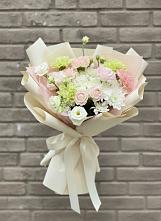 Букет цветов из:  Гвоздики, Розы, Лизиантусы и Хризантемы #REPLACE_PRED# Дарьино