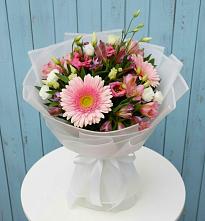 Букет цветов из:  Герберы, Альстромерии и Лизиантусы #REPLACE_PRED# Дарьино