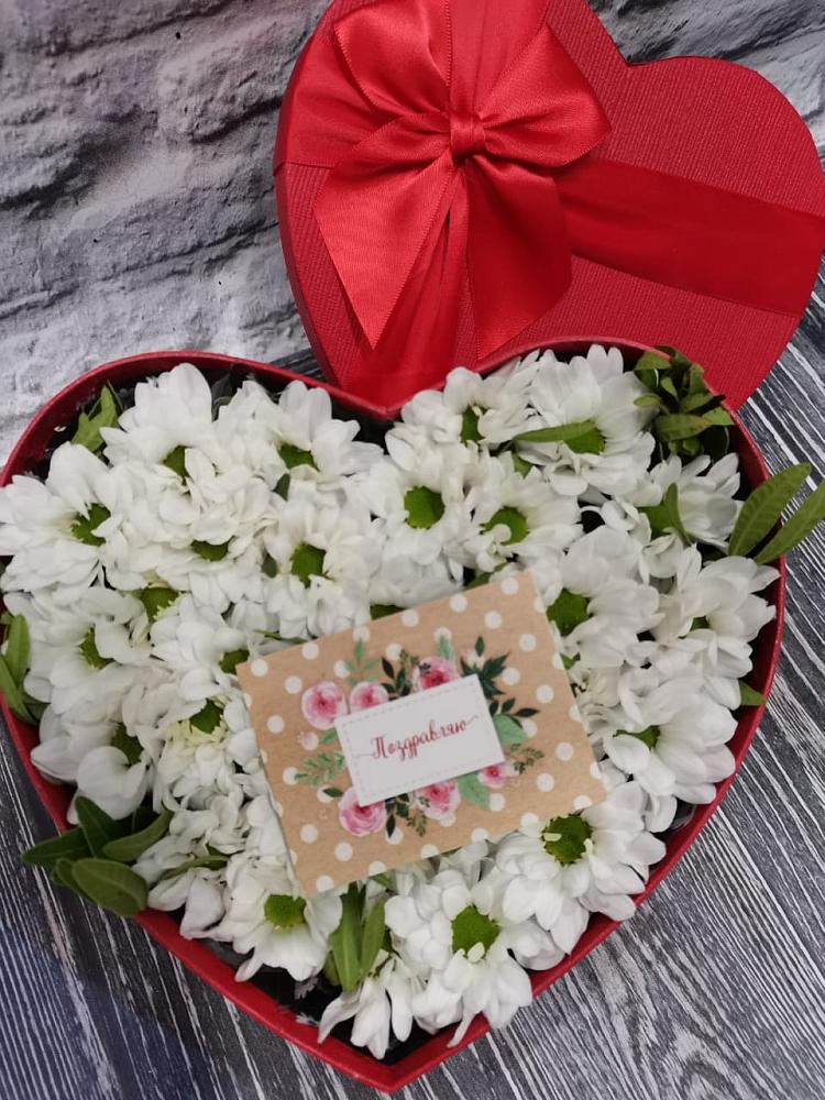 Цветочная композиция из Хризантемы в виде сердца в Дарьино