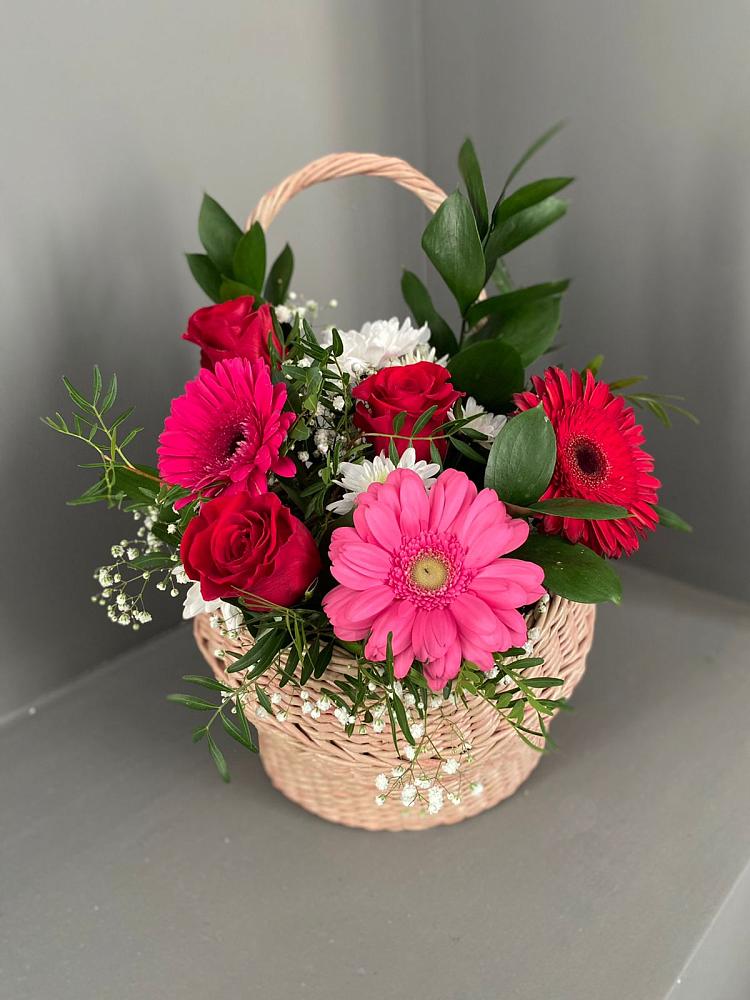 Цветочная композиция из Розы, Хризантемы и Герберы в корзине в Дарьино
