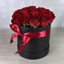 Цветочная композиция из Розы в шляпной коробке в Дарьино