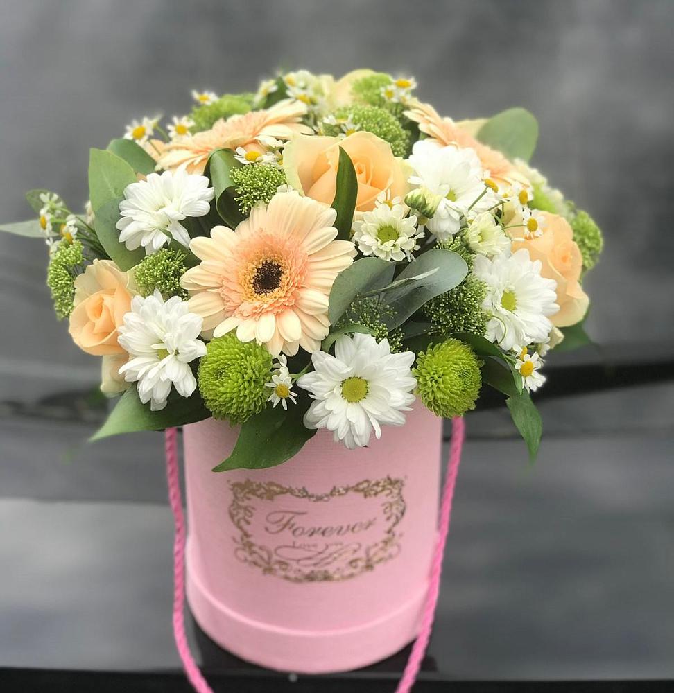 Цветочная композиция из Розы, Герберы и Хризантемы в шляпной коробке в Дарьино