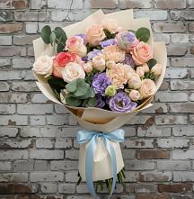 Букет цветов из:  Розы, Лизиантусы и Гвоздики в Дарьино