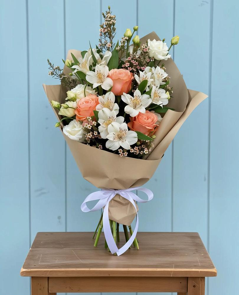 Букет цветов из: Альстромерии, Лизиантусы, Розы и Хризантемы в Дарьино