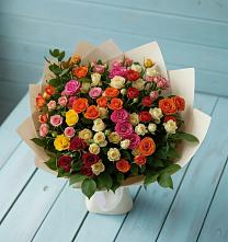 Букет Микс из разноцветных кустовых роз в Дарьино