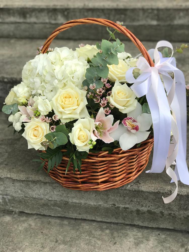 Цветочная композиция из Орхидеи и Розы в корзине в Дарьино
